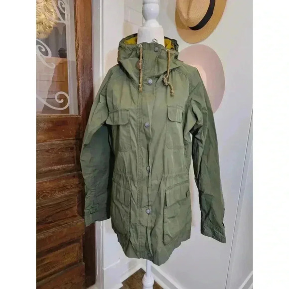 Eddie Bauer Jackets & Blazers - Eddie Bauer Women's Size M Olive Green Mountain Parka